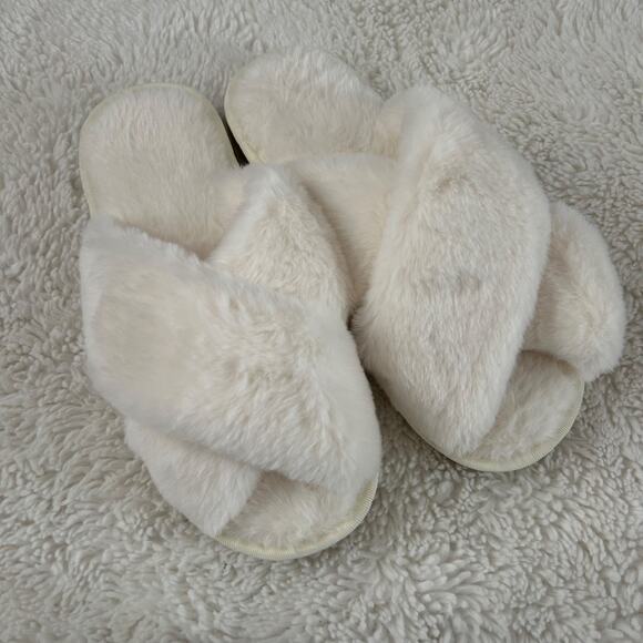 Womens White Lounging Slippers Crossband Plush Memory Sz 7-8 Sanrio Soft Core - Picture 5 of 5